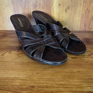 WHAT’S WHAT BY AEROSOLES Brown Slip on Heels size 8.5M